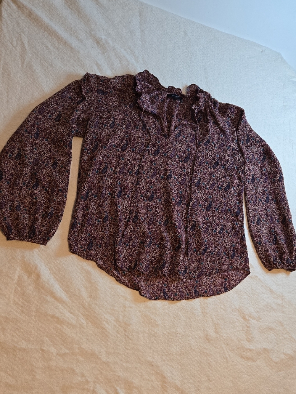 Women's Ruffled V-Neck Long Sleeve Blouse - Plum Floral Print